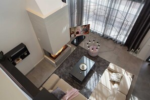 TV, fireplace, stereo