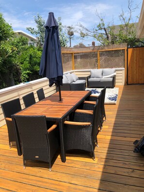 Outdoor dining - Fully Renovated 4 bedroom 2 bath home in the heart of Ocean Beach (Ocean Beach)