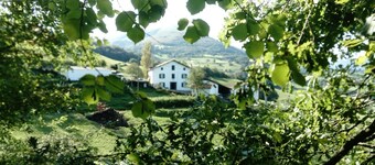 Appartement Neuf à la Ferme à Uhart Cize à 4km de St Jean Pied de Port