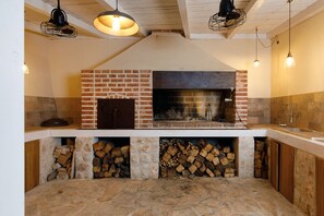 Fridge, oven, stovetop, coffee/tea maker - Villa Nativa with Pool (Zaraće)