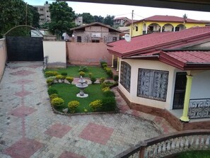 Property grounds - Apartment in secure residence (Yaoundé)