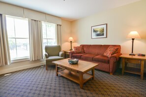 TV, fireplace - Pamper Yourself at Jackson Gore (Ludlow)