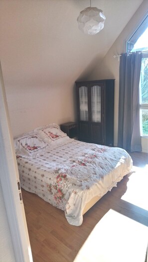 3 bedrooms, iron/ironing board