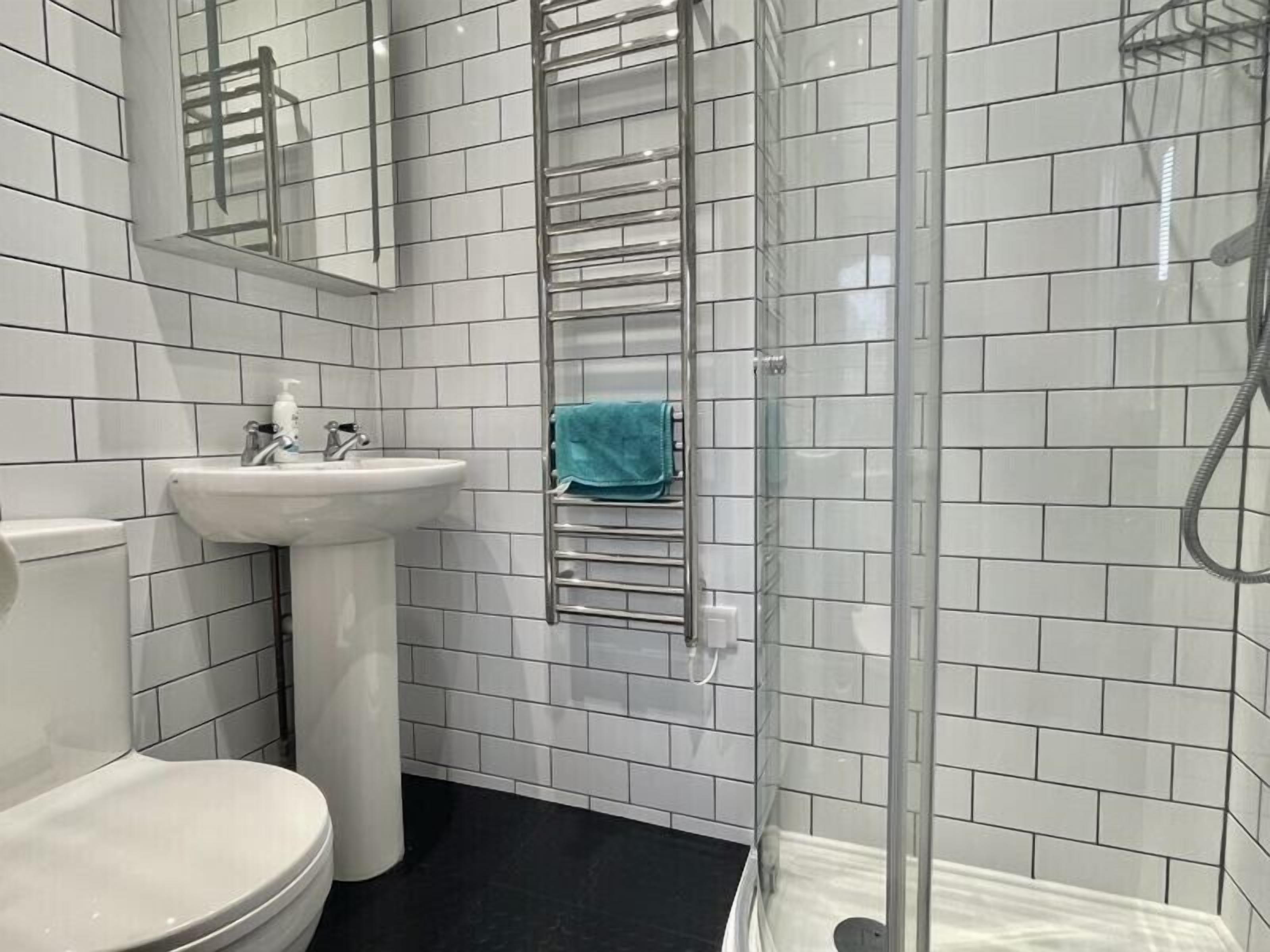 Combined shower/bathtub, hair dryer, towels, soap