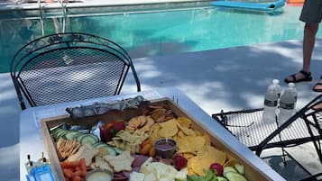 Utomhuspool och uppvÀrmd pool