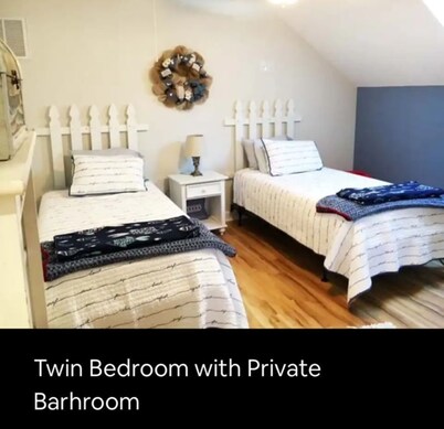Parrott’s Landing: Be at Home By the Sea, Relaxing with Family and Friends