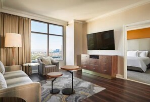 TV, DVD player - The Boulevard, a Hilton Grand Vacations Club - 3 Bedroom Plus - 3PL (Las Vegas)