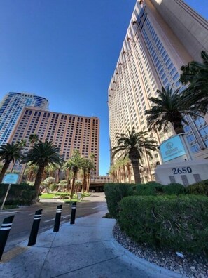 Exterior - Las Vegas | Pool & Strip Access | 3BR Sleeps 8 (Las Vegas)