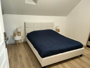 1 habitación, escritorio, tabla de planchar con plancha y wifi gratis 