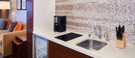Fridge, microwave, stovetop, dishwasher