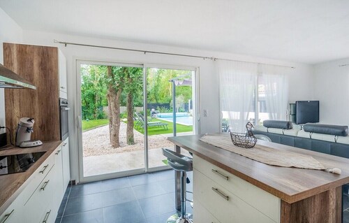 House in Green Provence with a private heated pool