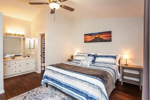 3 bedrooms, desk, iron/ironing board, free WiFi - Hidden Retreat with Yard, Patio, and BBQ Close to UF or Downtown Gainesville (Gainesville)