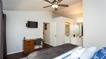 3 bedrooms, desk, iron/ironing board, free WiFi