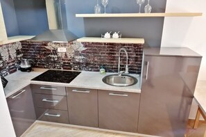 Signature-Apartment | Eigene Küche | Kühlschrank, Ofen, Herdplatte, Wasserkocher