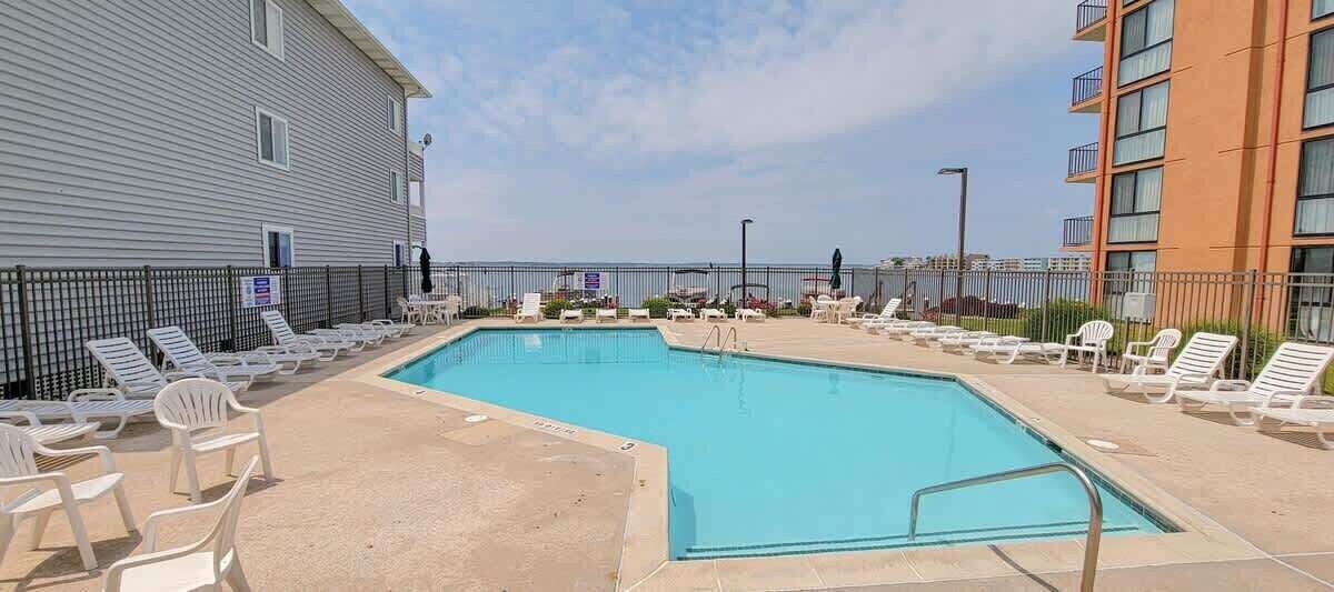 3BR Bayfront Getaway – Sun & Shore