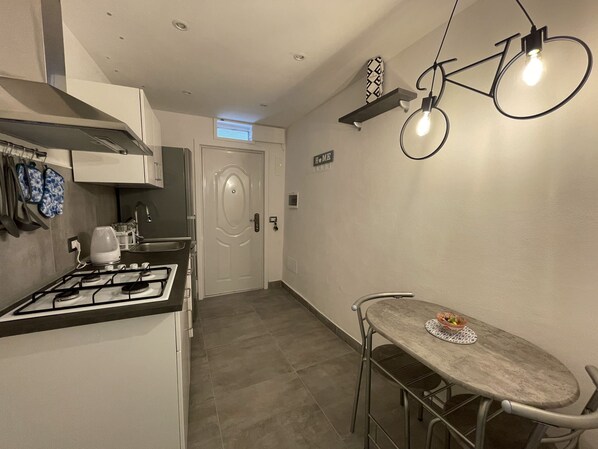 Fridge, microwave, stovetop, coffee/tea maker