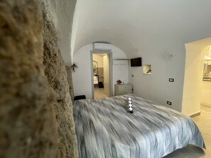 1 bedroom, in-room safe, desk, iron/ironing board