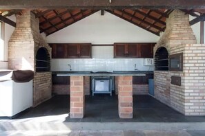 Kawasan BBQ/berkelah