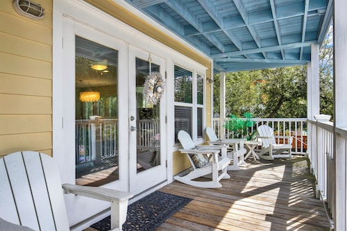 Classic Tybee Condo Steps from the Beach