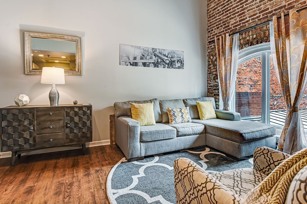 Stay Social on Congress Street! Steps from all the Fun of Downtown | By Southern Belle Savannah
