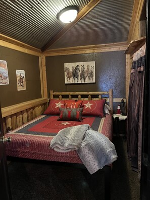 3 bedrooms, desk, travel cot, free WiFi