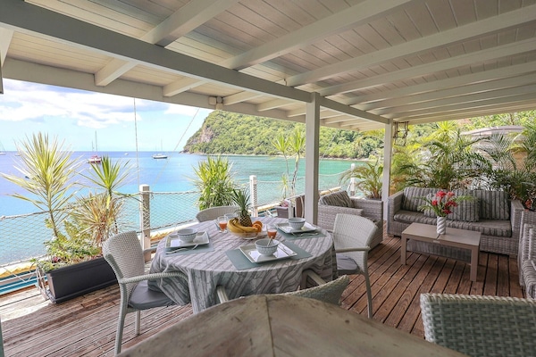 Terrasse avec vue sur la baie