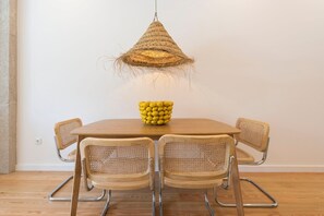 Dining - GuestReady - The Dukes Retreat C (Porto)