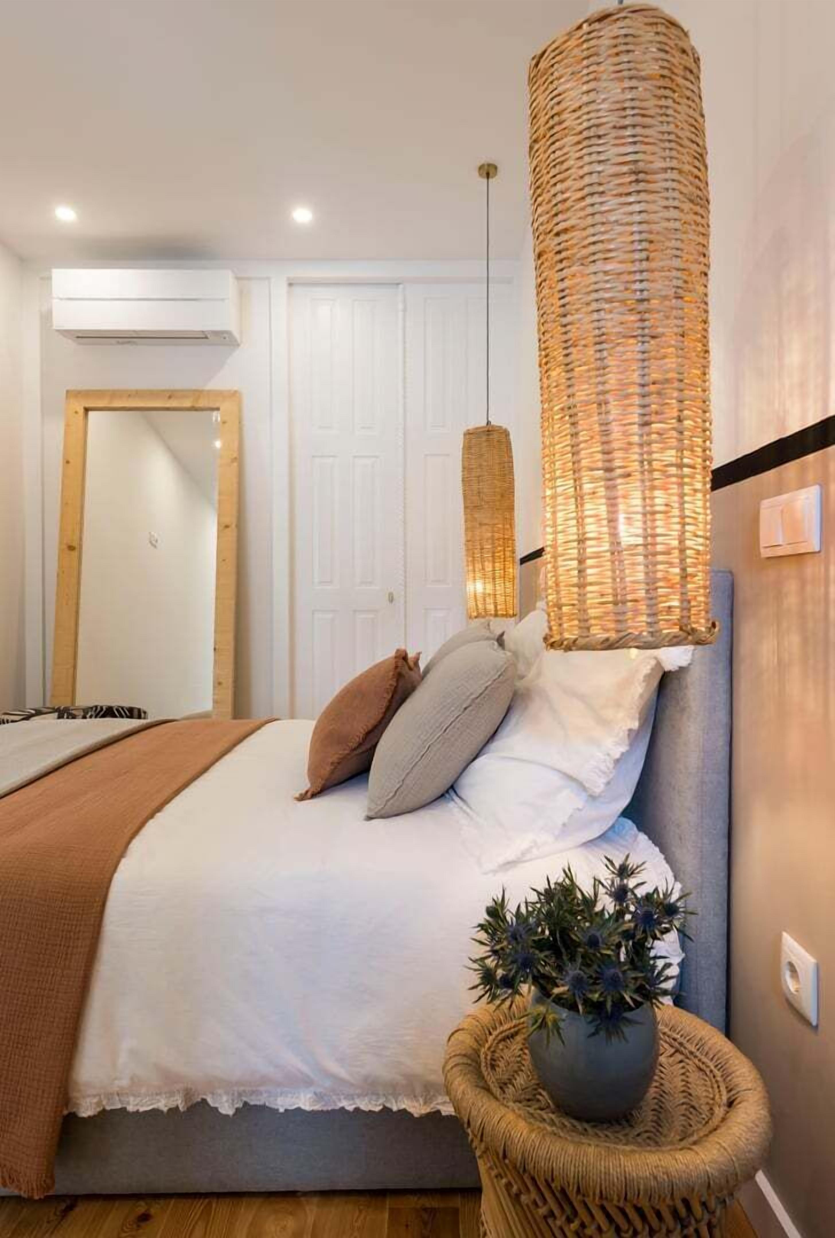 1 bedroom, desk, iron/ironing board, internet