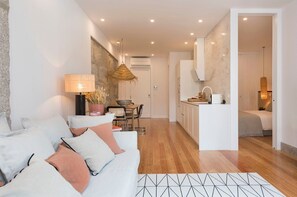 1 bedroom, desk, iron/ironing board, internet