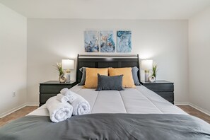 3 slaapkamers, een strijkplank/strijkijzer, reisbedje, gratis wifi