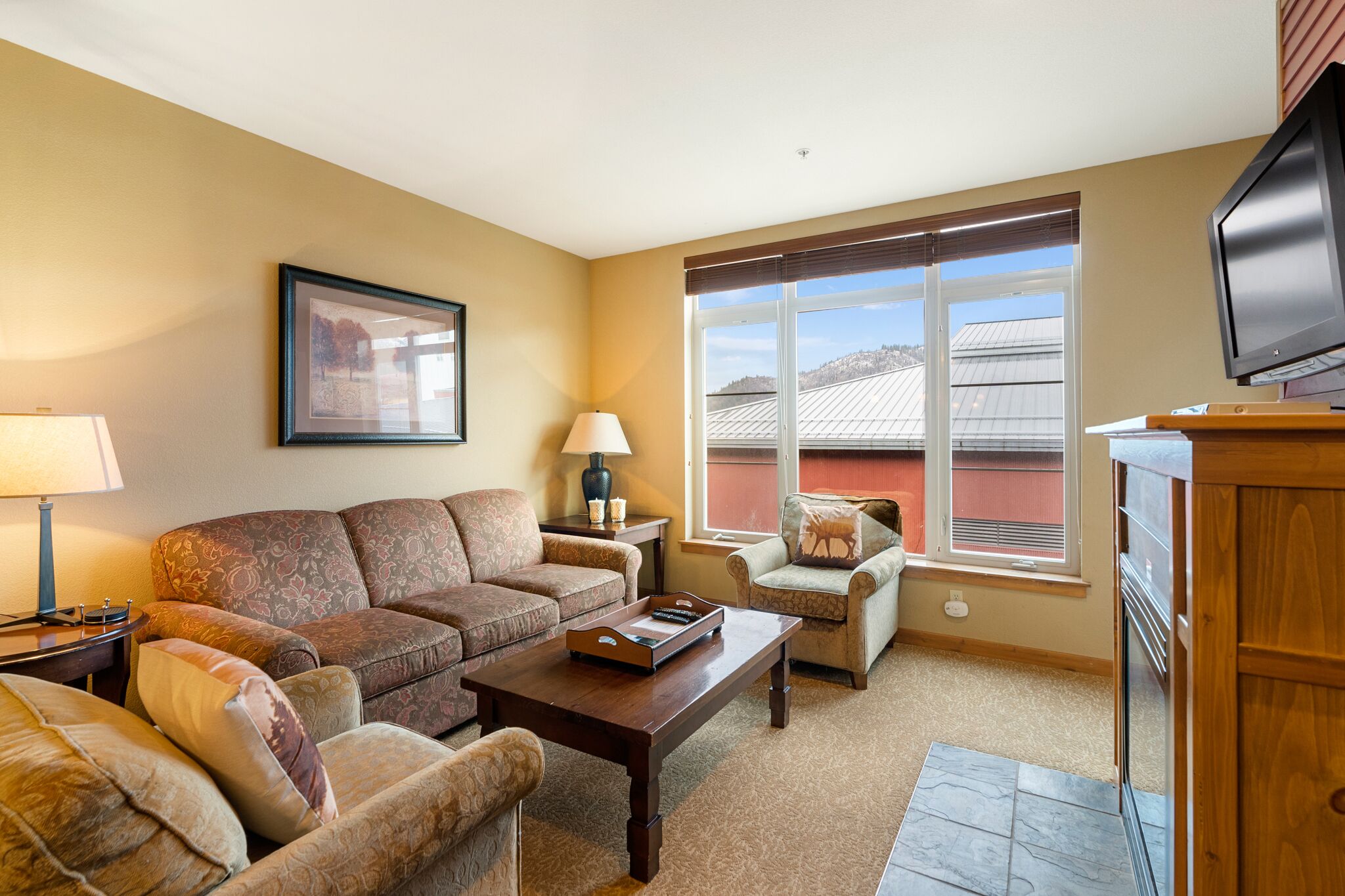 Amazing Unit!  Sleeps 5. Swim or Ski out your front door. On site at Silver Mt.