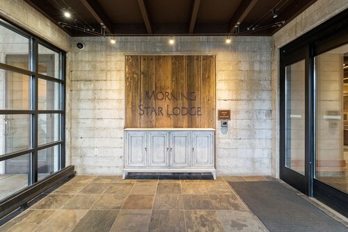 Amazing Unit!  Sleeps 5. Swim or Ski out your front door. On site at Silver Mt.