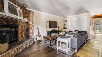 Smart TV, fireplace, offices