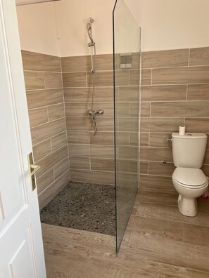 Bruser, håndklæder, Sæbe, Toiletpapir