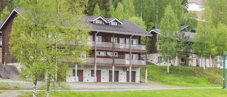 المنشأة من الخارج