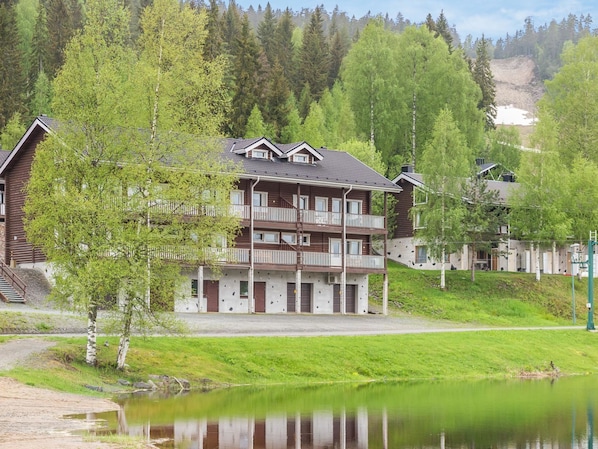 المنشأة من الخارج