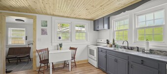 Barrett Place, 3BR, 1 Bath, Gem of Jefferson, NC 5 Minutes to West Jefferson