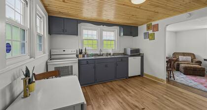 Barrett Place, 3BR, 1 Bath, Gem of Jefferson, NC 5 Minutes to West Jefferson