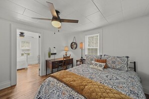 3 Schlafzimmer, Schreibtisch, Bügeleisen/Bügelbrett, kostenloses WLAN