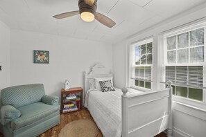 3 chambres, bureau, fer et planche à repasser, accès au Wi-Fi (inclus)