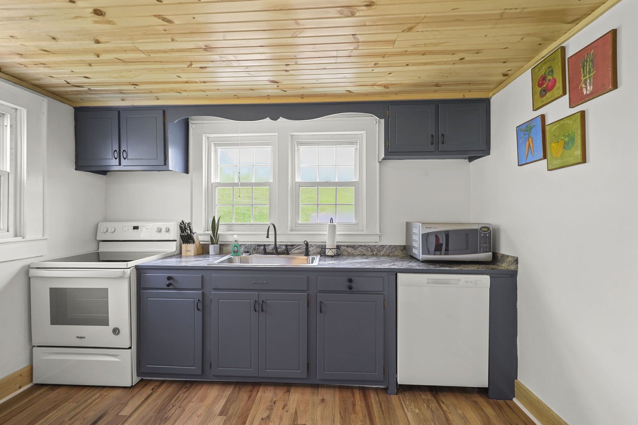 Barrett Place, 3BR, 1 Bath, Gem of Jefferson, NC 5 Minutes to West Jefferson