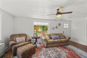 Televisión y oficina 