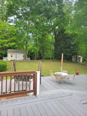 Outdoor dining - A House Where Families Laugh, Cry and Just Be!!! (Jacksonville)