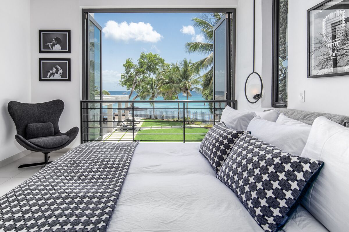 5 bedrooms, iron/ironing board, WiFi, bed sheets