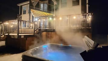 Bañera de hidromasaje al aire libre