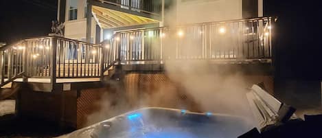 Bañera de hidromasaje al aire libre