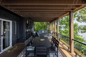 Outdoor dining - Viewhouse 24 - Five Bedroom House, Sleeps 12 (Sunrise Beach)