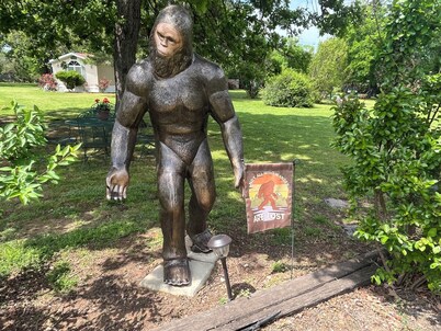 Bigfoot Hideaway at Lake Ft.Gibson