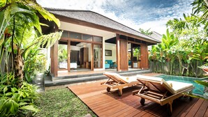 A modern house with a pool, wooden deck, and lush greenery. - Alam Wayang Ubud (Ubud)