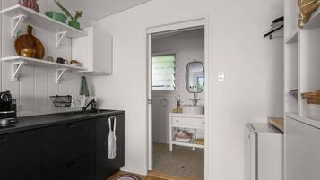 Fridge, microwave, stovetop, coffee/tea maker